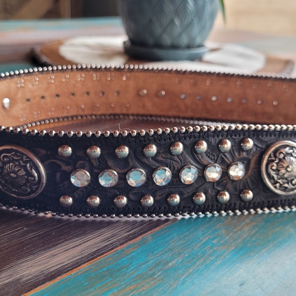Bill Adler Design Black Leather Belt with Clear Crystals And Conchos - Picture 4 of 5